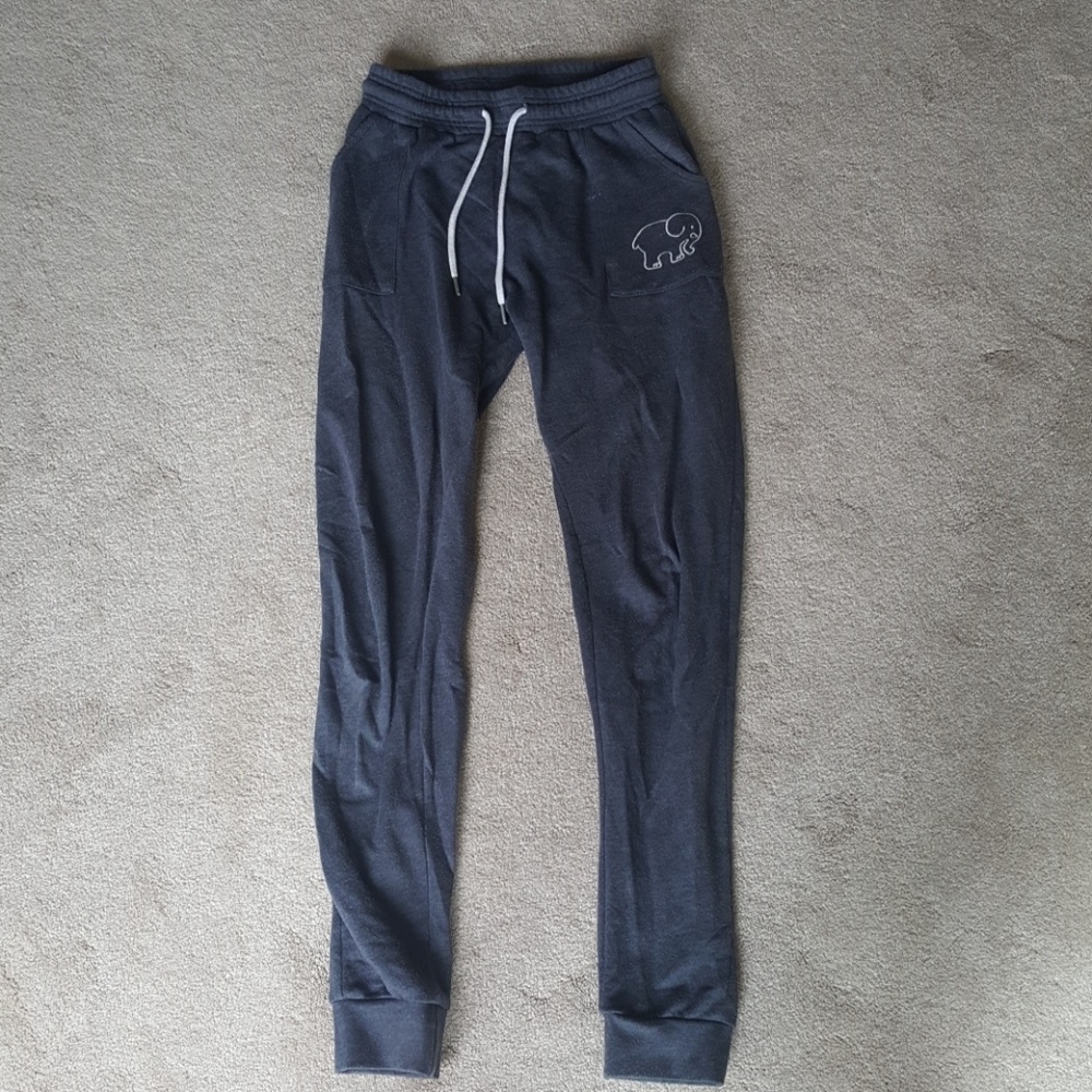 Ivory Ella embroidered heather grey joggers